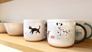A row of ceramic mugs with animal designs on a shelf. - The Conifer Studio | Oxford Holiday Let | 1 Bed & Sleeps 1 (Oxford)