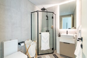 Hårføner, håndklær, såpe og toalettpapir