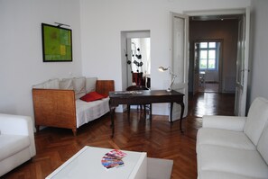 Apartment | Living area - Kunsthaus Apartments (Vienna)