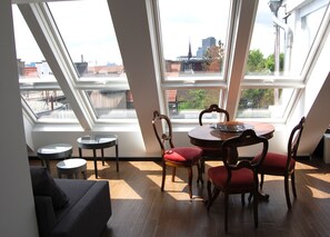 สตูดิโอ | บริเวณนั่งเล่น