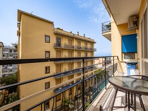 Apartment, Balkon, eingeschränkter Meerblick | Balkon