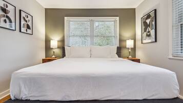 4 habitaciones, tabla de planchar con plancha, wifi y ropa de cama