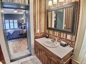 1 bedroom, desk, iron/ironing board, WiFi