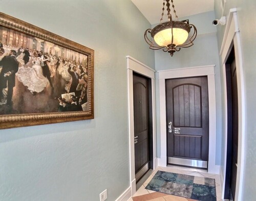 Heart of downtown, Reserved Parking, Spa Shower