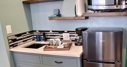 Heart of downtn, VIP Parking, live music in park!