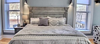 Best Location Downtown + Parking + Amazing Shower