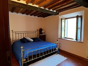 3 dormitoris, planxa i posts de planxar, wifi i roba de llit 