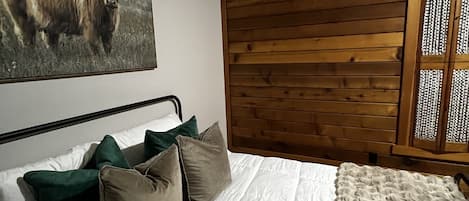 2 makuuhuonetta, silitysrauta/-lauta, vauvan matkasänky, ilmainen Wi-Fi