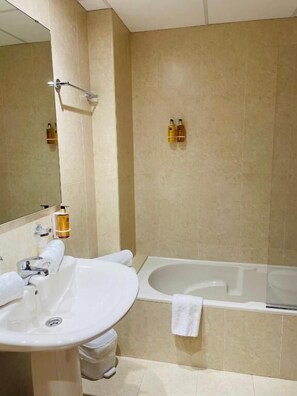 Hair dryer, towels, soap, shampoo - Hotel Serenity Platja D’Aro (Castell-Platja d'Aro)