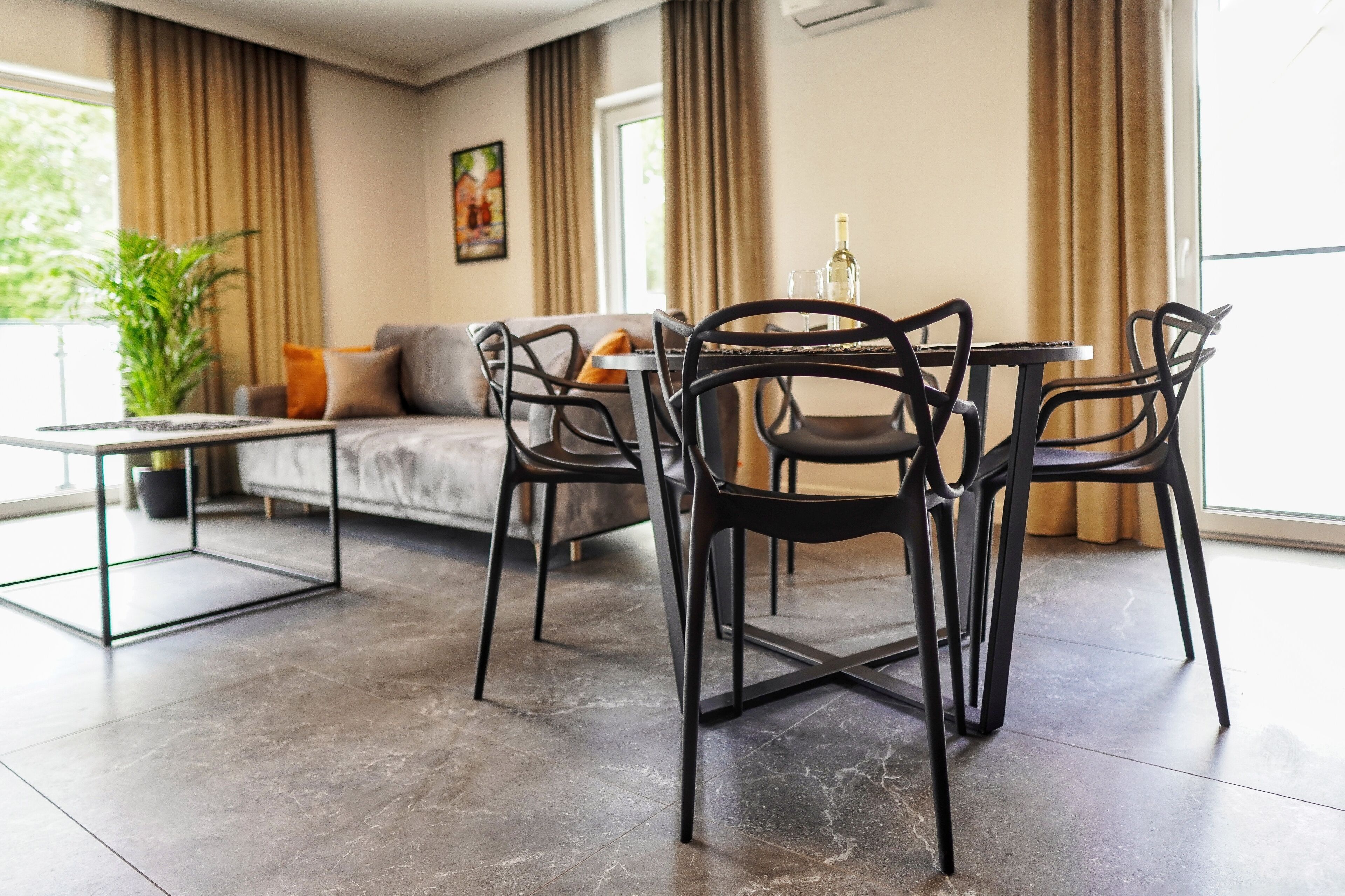 Classic Condo | Living area | Flat-screen TV