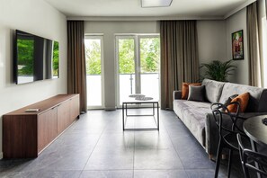 Apartamento clásico | Zona de estar | Una televisión de pantalla plana