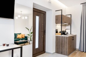 尊荣套房, 按摩浴缸, 山景 | 隔音、熨斗/熨板、免费 WiFi、床单