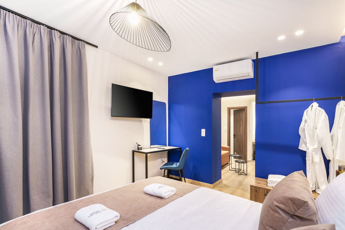 Suite superior, 1 habitación, vista a la montaña | 1 habitación, insonorización y tabla de planchar con plancha