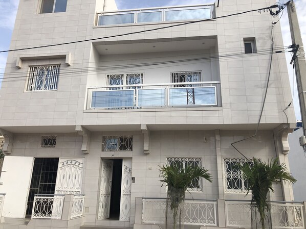 Exterior detail - Nid Paisible (Rufisque)