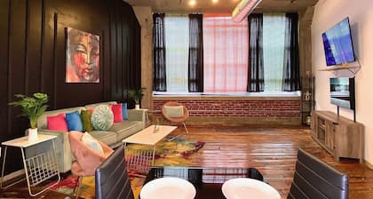 Downtown STL Lovely Loft w/Pool/ Free Breakfast/Free Parking