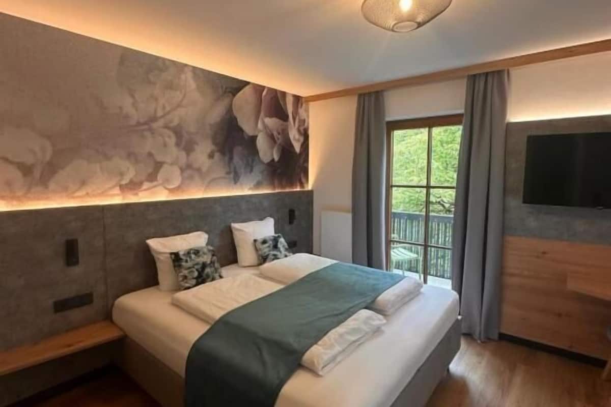 Double Room | In-room safe, desk, soundproofing, cribs/infant beds