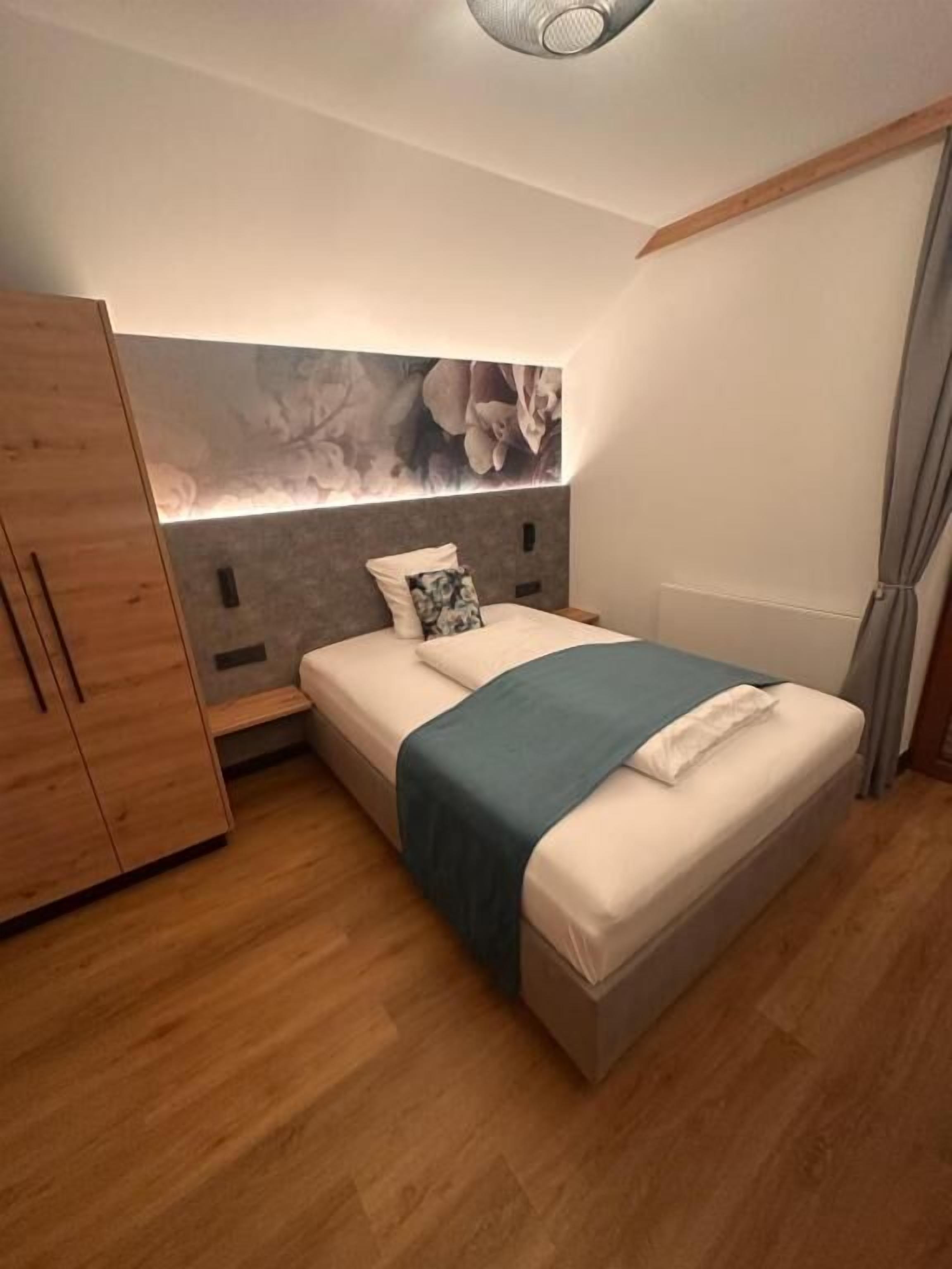 Superior Single Room | In-room safe, desk, soundproofing, cribs/infant beds