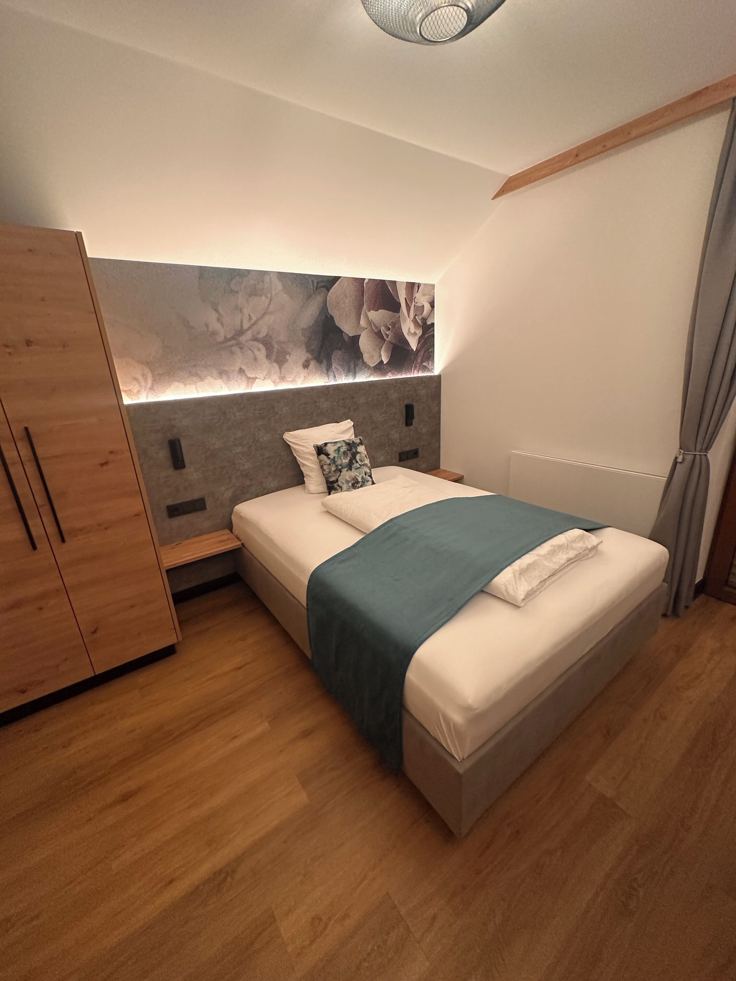 Zimmersafe, Schreibtisch, schallisolierte Zimmer, Babybetten