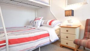2 soverom, strykejern/-brett, reiseseng for barn og wi-fi (inkludert)