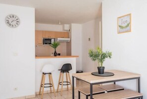 Dining - Le Zénith Golden Tree Parking Privé Wifi (Strasbourg)