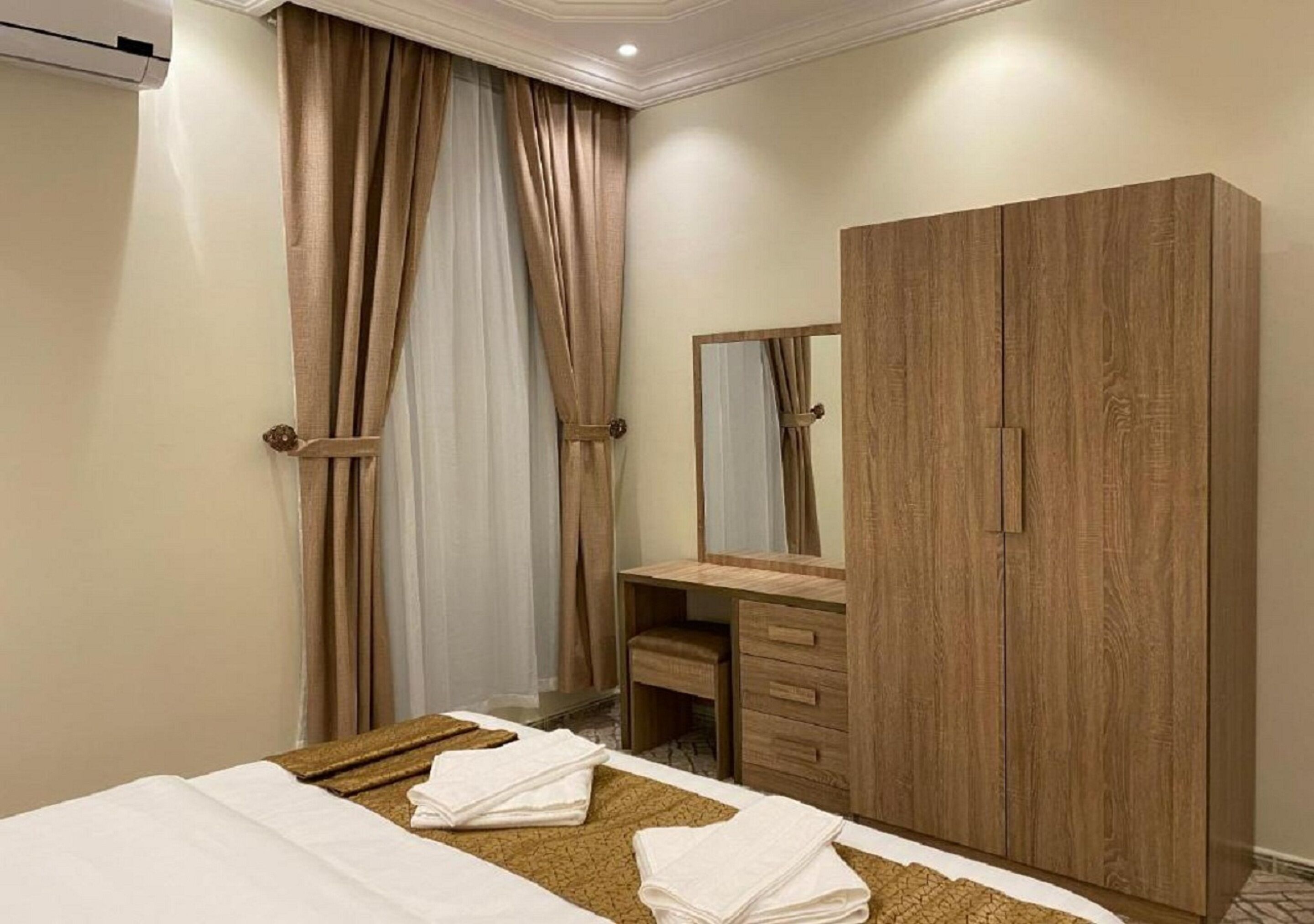 premium bedding, pillow-top beds, in-room safe, blackout curtains