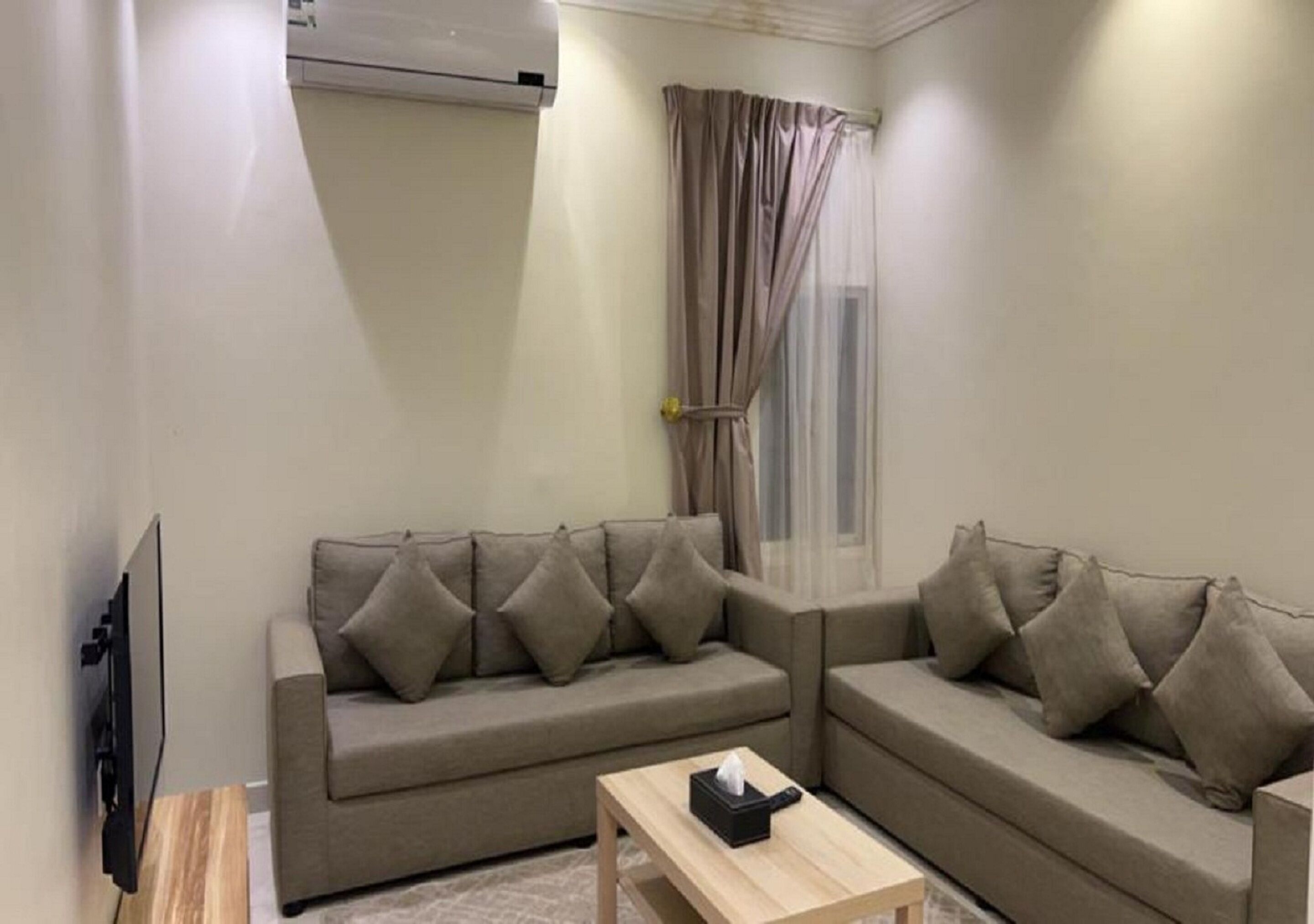 80-cm flat-screen tv with cable channels, fireplace