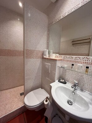Hair dryer, towels