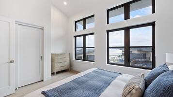 2 bedrooms, internet, bed sheets