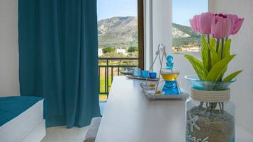 In-room safe, desk, soundproofing, free WiFi