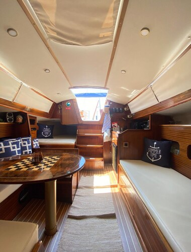 Bonito e Acolhedor Veleiro Localizado no Porto Junto á foz do rio Douro