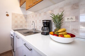 Private kitchen - Apartments Adria (Rovinj)