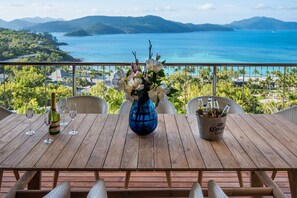Outdoor dining - Horizons (Hamilton Island)