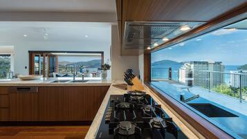 Jääkaappi, mikroaaltouuni, uuni, astianpesukone