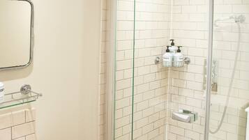 Habitación doble Confort | Baño | Regadera, secadora de cabello, toallas, jabón