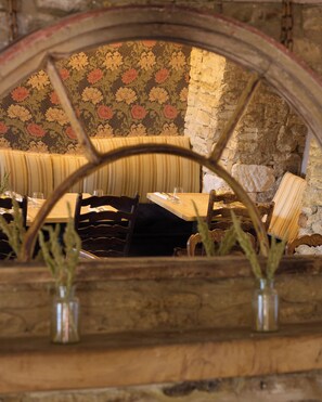 Restaurant - The Plough Inn (Lechlade)