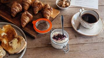 Free daily cooked-to-order breakfast