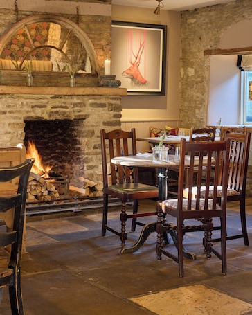 Restaurant. The Plough Inn