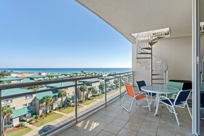Outdoor dining - Destin West Villa PH04 ~ Penthouse w /Hot Tub on Private Rooftop Terrace ~ Beach Views! (Fort Walton Beach)