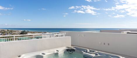 Tina de hidromasaje al aire libre