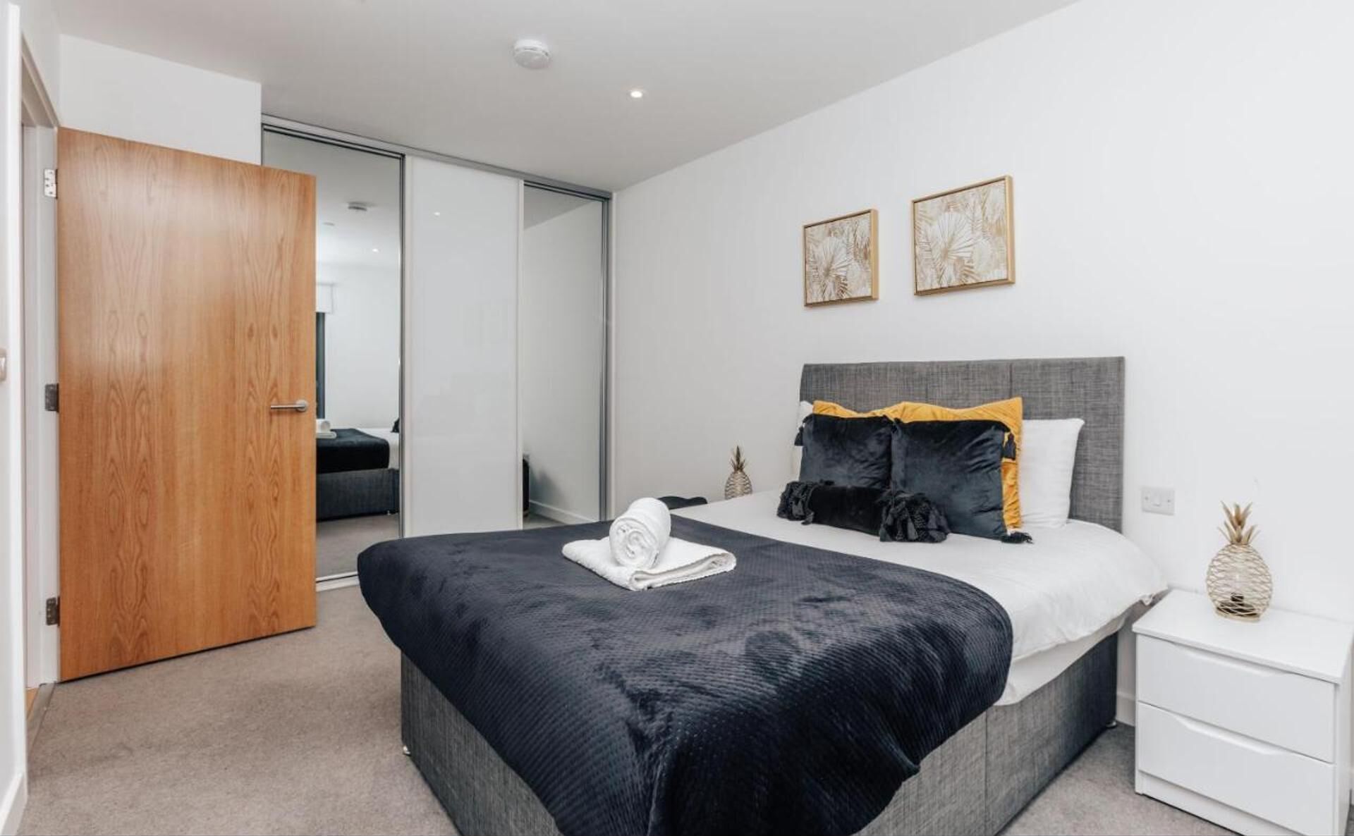 Apartment | 2 bedrooms, iron/ironing board, free WiFi, bed sheets