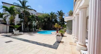 Homevilla - Lugnt 9BR hus 5 min FrÄn Stranden