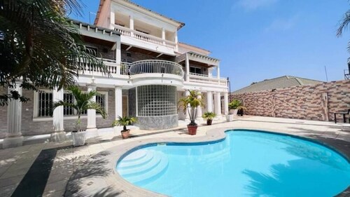 Homevilla - Lugnt 9BR hus 5 min Från Stranden
