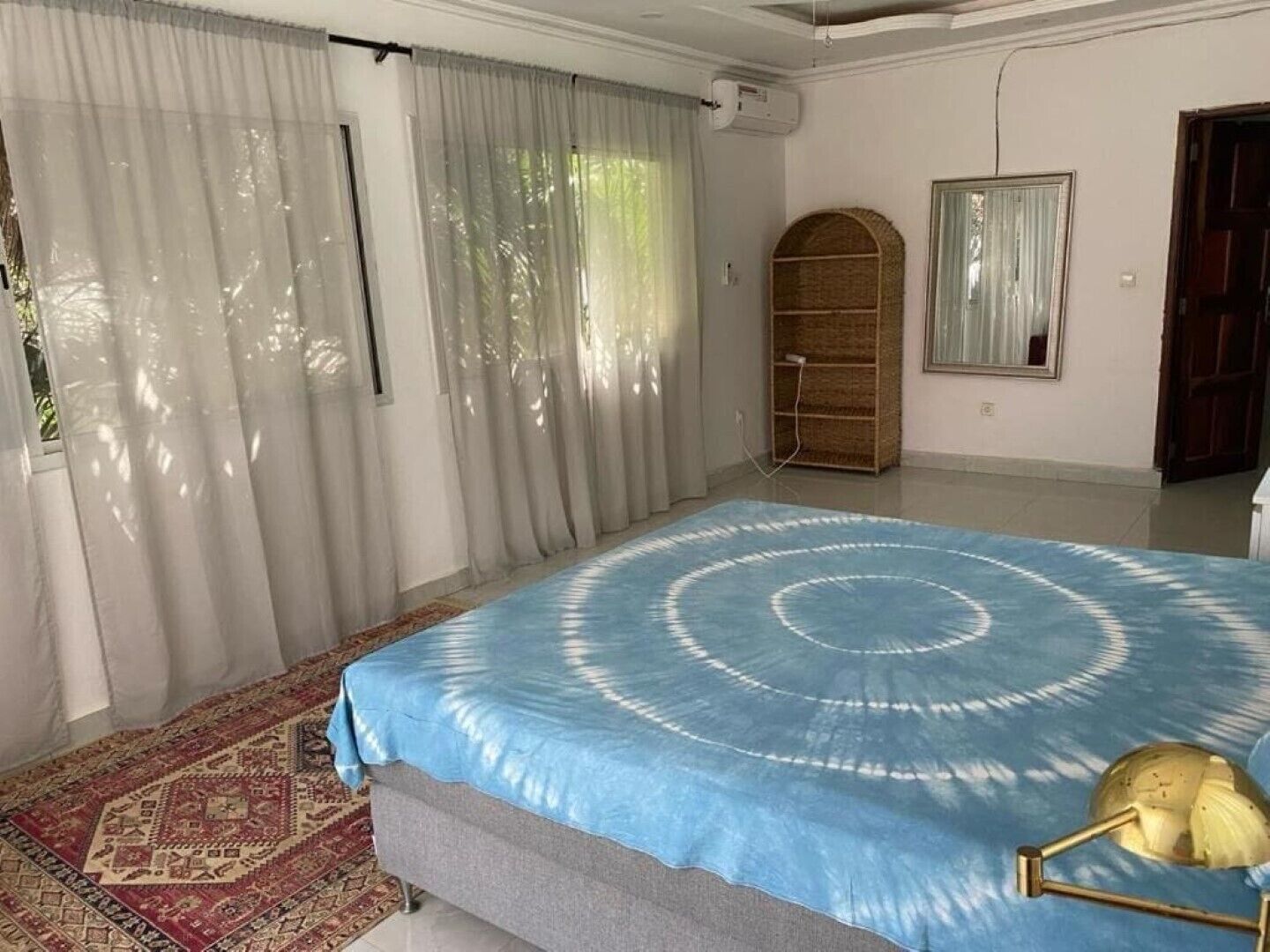 9 bedrooms, WiFi, bed sheets