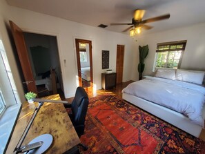 2 bedrooms, desk, iron/ironing board, free WiFi