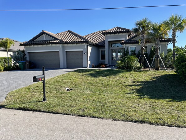 Exterior - Stunning new construction 4-bedroom home with a Heated Pool and Spa on a Canal (Cape Coral)