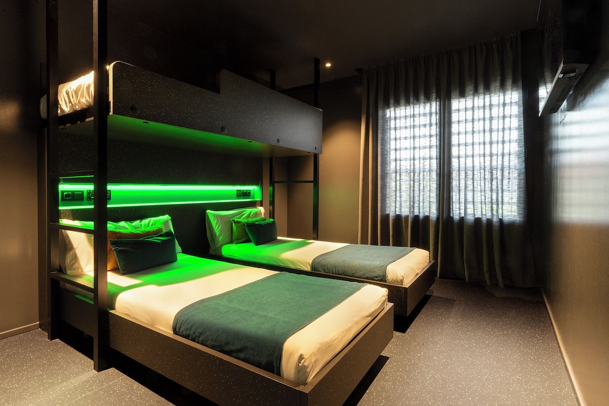 Triple Street View Ensuite Room