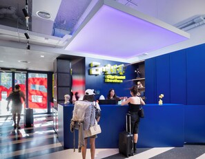 Reception - Amistat City Hostel Barcelona (Barcelona)