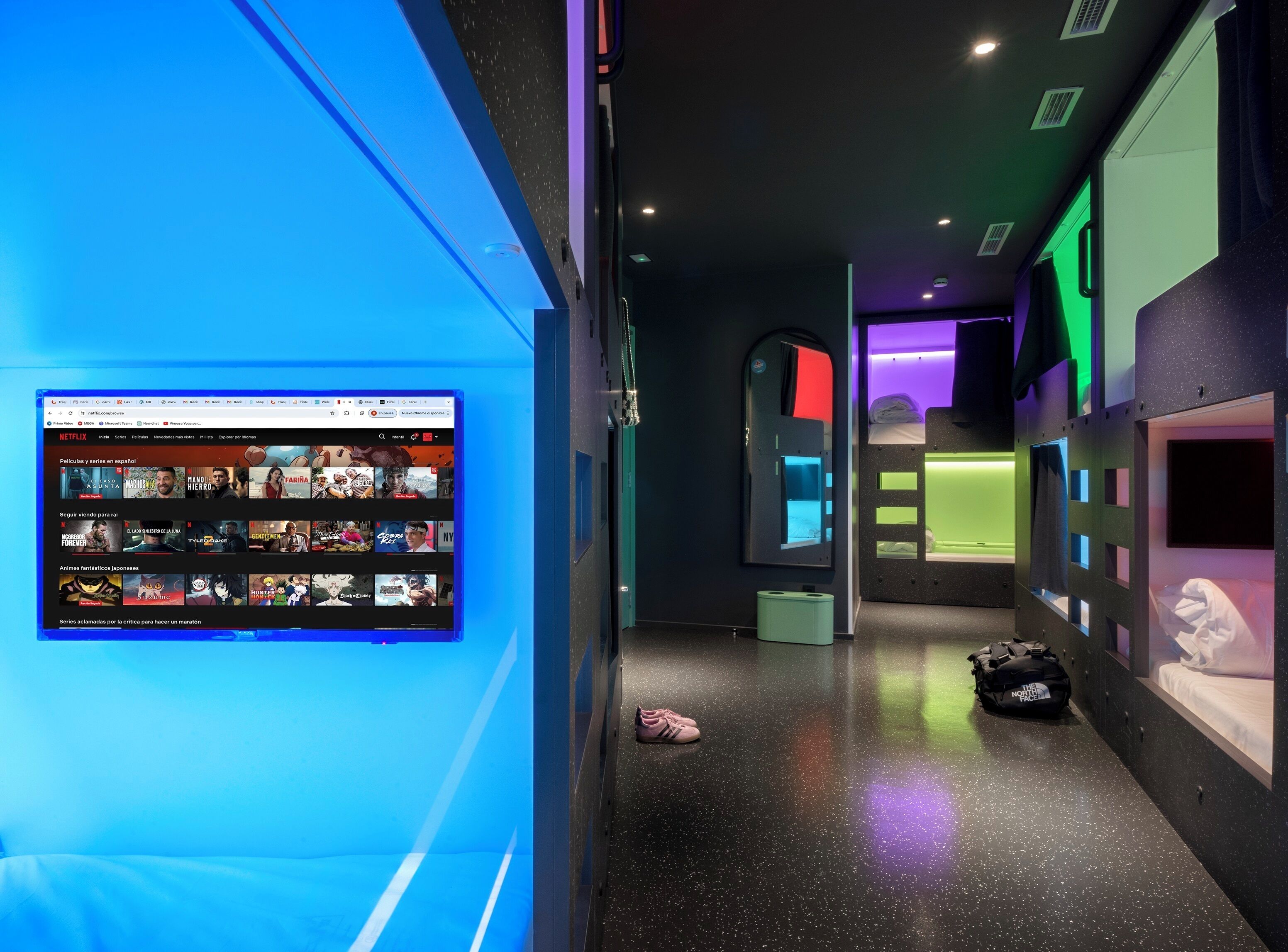 Espacio para trabajar con laptop y cortinas blackout 