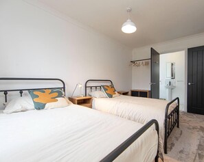 House | 3 bedrooms, iron/ironing board, free WiFi, bed sheets - Beautiful 3-bed House in Merthyr Tydfil (Merthyr Tydfil)