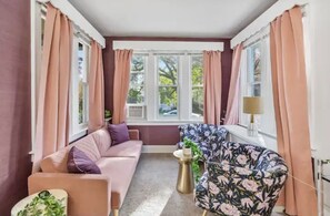 Fireplace - Barbie Dream Loft! Wine/ Yard/ King Bed/Parking! (Baltimore)